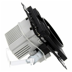 Gniazdo pojedyncze z bolcem uziemiającym i zintegrowaną ładowarką 2xUSB Typ-A+C 10W 2.1A 5V Czarny Mat Simon 55 - Widok z boku