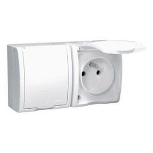 AQGZ1-2/11 Gniazdo hermetyczne podwójne z bolcem uziemiającym i klapką w kolorze wyrobu Biały Simon Aquarius - Widok z przodu