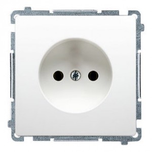 BMG1.01/11 Gniazdo pojedyncze bez bolca uziemiającego Biały Simon Basic - Widok z przodu