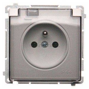 BMGZ1B.01/11A Gniazdo pojedyncze hermetyczne z bolcem uziemiającym do wersji IP44 z klapką transparentną Biały Simon Basic - Widok z przodu