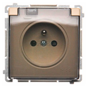 BMGZ1BZ.01/12A Gniazdo pojedyncze hermetyczne z bolcem uziemiającym i przesłonami torów prądowych z klapką transparentną Beżowy Simon Basic - Widok z przodu