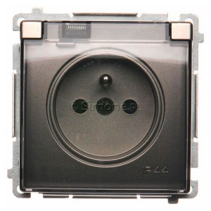 BMGZ1BZ.01/29A Gniazdo pojedyncze hermetyczne z bolcem uziemiającym i przesłonami torów prądowych z klapką transparentną Satynowy Met. Simon Basic - Widok z przodu