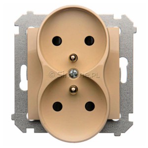 DGZ2MZN.01/41 Gniazdo podwójne z bolcem uziemiającym i przesłoną torów prądowych do ramek Nature Kremowy Simon 54 - Widok z przodu