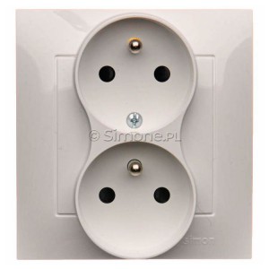 DGZ2TZ/11 Gniazdo podwójne z uziemieniem, przesłonami torów prądowych i funkcją niezmienności faz Biały Simon 54 - Widok z przodu