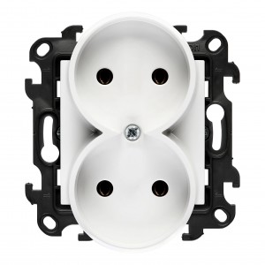 NG2MC.01/11 Gniazdo wtyczkowe podwójne bez uziemienia 16A Biały Simon 24 - Widok z przodu