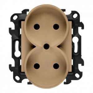 NG2MCZ.01/34 Gniazdo wtyczkowe podwójne bez uziemienia z przesłonami torów prądowych 16A Szampański Mat Simon 24 - Widok z przodu