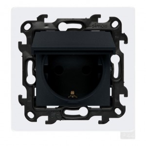 NGSZ1BCZ.01E/38 Gniazdo hermetyczne z bolcem uziemiającym typu Schuko, przesłoną torów prądowych, uszczelką ramki i klapką w kolorze wyrobu Grafitowy Mat Simon 24 - Widok z przodu