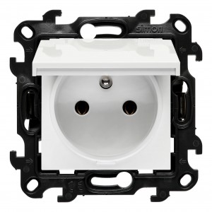 NGZ1BCU.01/11 Gniazdo hermetyczne z bolcem uziemiającym i klapką w kolorze wyrobu Biały Simon 24 - Widok z przodu