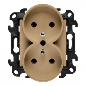 NGZ2MC.01/34 Gniazdo wtyczkowe podwójne z uziemieniem 16A Szampański Mat Simon 24 - Widok z przodu