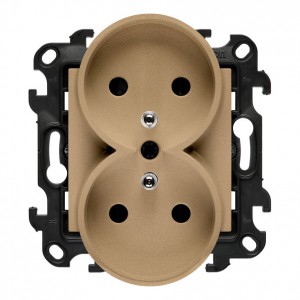NGZ2MCZ.01/34 Gniazdo wtyczkowe podwójne z uziemieniem i przesłonami torów prądowych 16A Szampański Mat Simon 24 - Widok z przodu