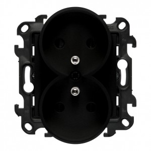 NGZ2MCZ.01/49 Gniazdo wtyczkowe podwójne z uziemieniem i przesłonami torów prądowych 16A Czarny Mat Simon 24 - Widok z przodu